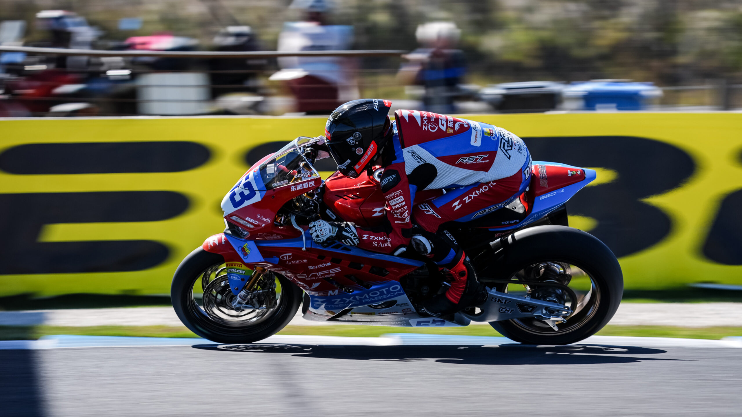 Valentin Debise sur la première ligne à Philip Island